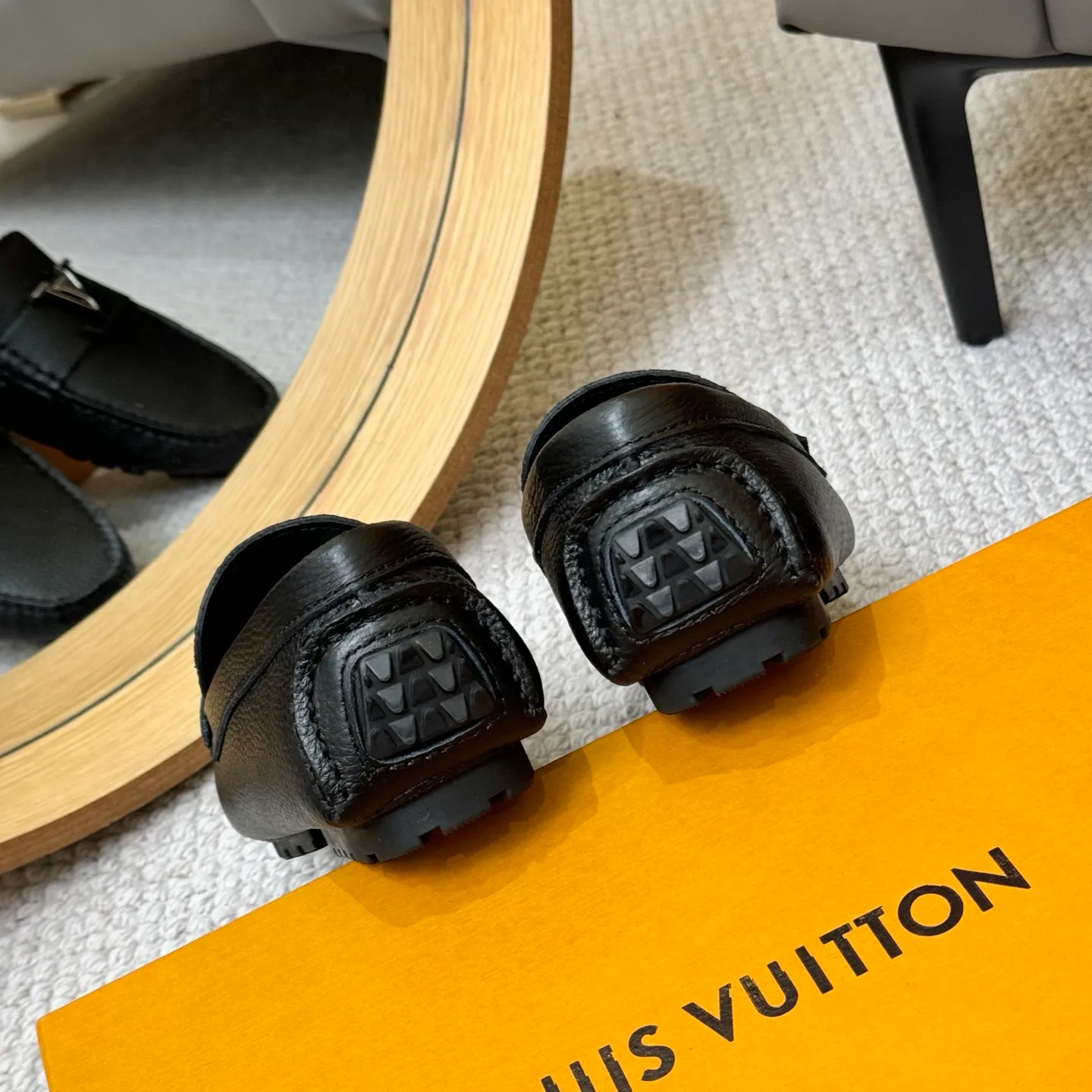 Men's men's shoes 💰420 (Yangli) LV 2⃣️0⃣️2⃣️5️⃣Spring and summer counter GLORIA series models ✈️Original factory special leather production, original last type. A classic driving slip-on casual shoe that shows an elegant style with exquisite craftsmanship details such as Monogram embossing all over the upper🌀Italian imported calfskin fabric Sheepskin foot pads➕Inside～Private mold replica sole Unique style Comfortable driving slip-on Size: 4-12 (38-46) Comes with [Counter packaging: original box, wrapping paper, card, instruction manual, shoehorn, cloth bag] No pressure to enter and leave the counter!